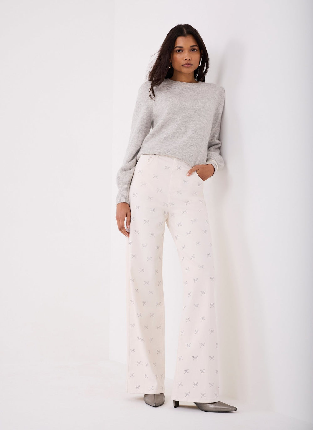 White Bow Embellished Wide Jeans