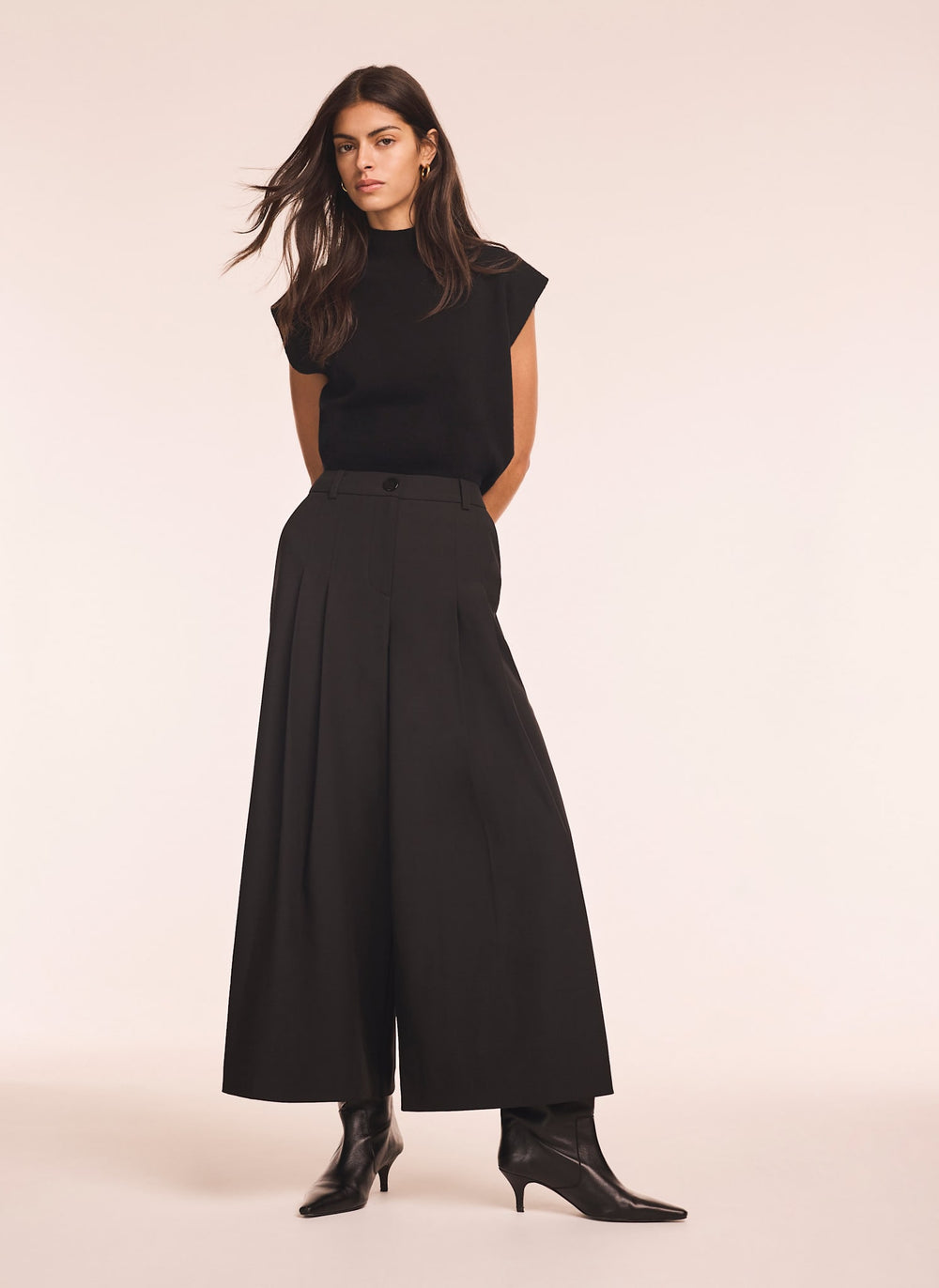 Black Pleat Detail Crop Wide Trousers
