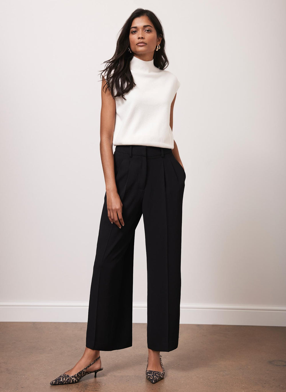 Black Pleated Cropped Trousers