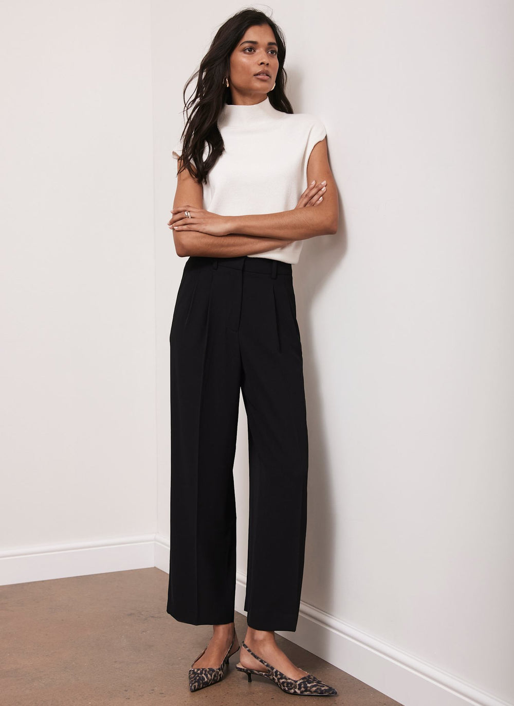 Black Pleated Cropped Trousers