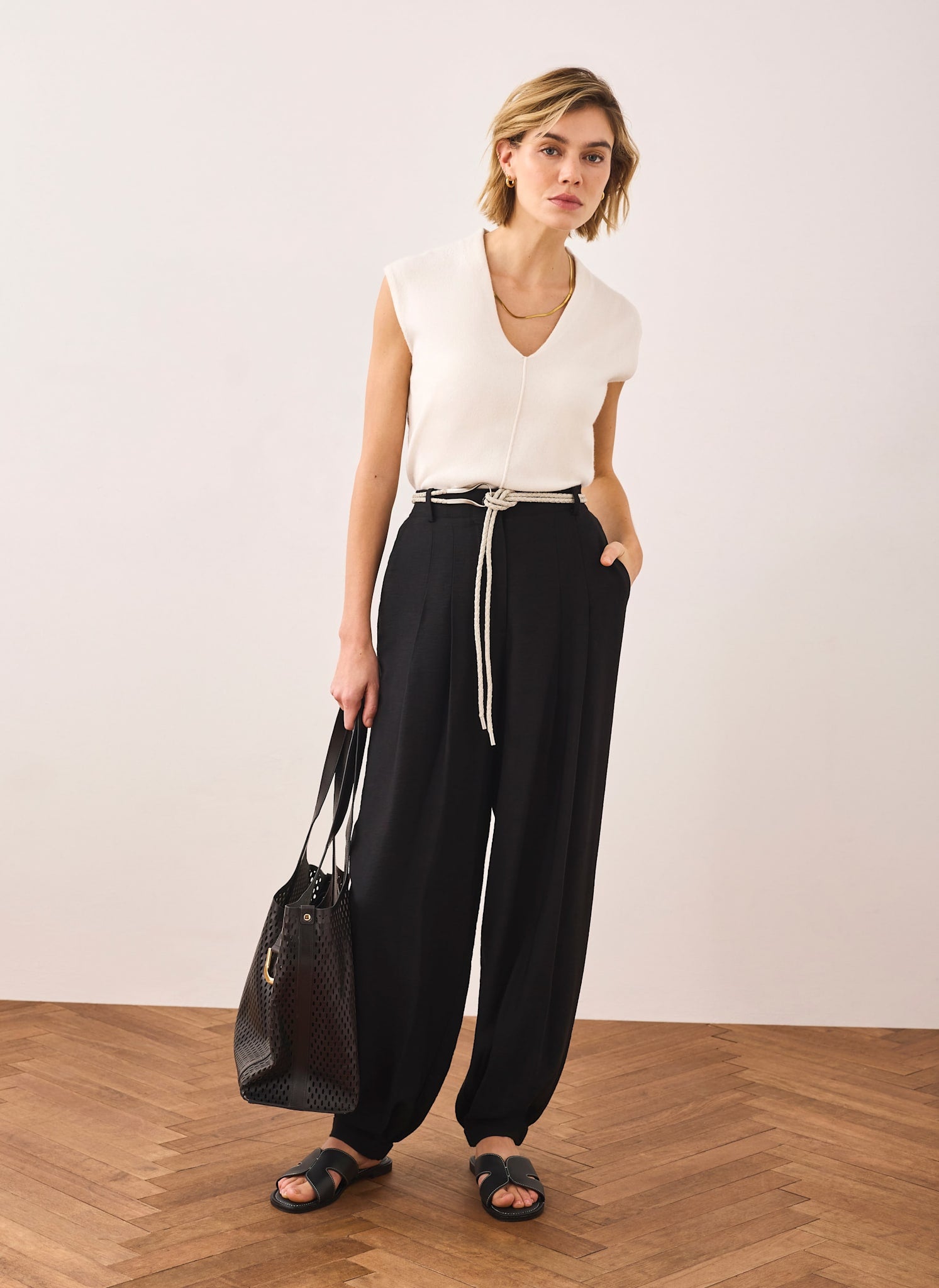 Black Soft Balloon Trousers – Mint Velvet