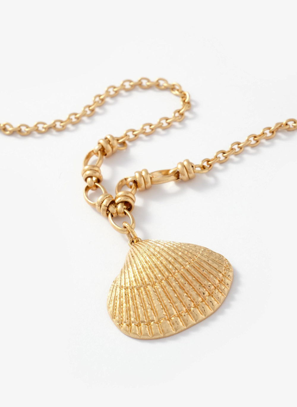 Gold Tone Shell Pendant Necklace