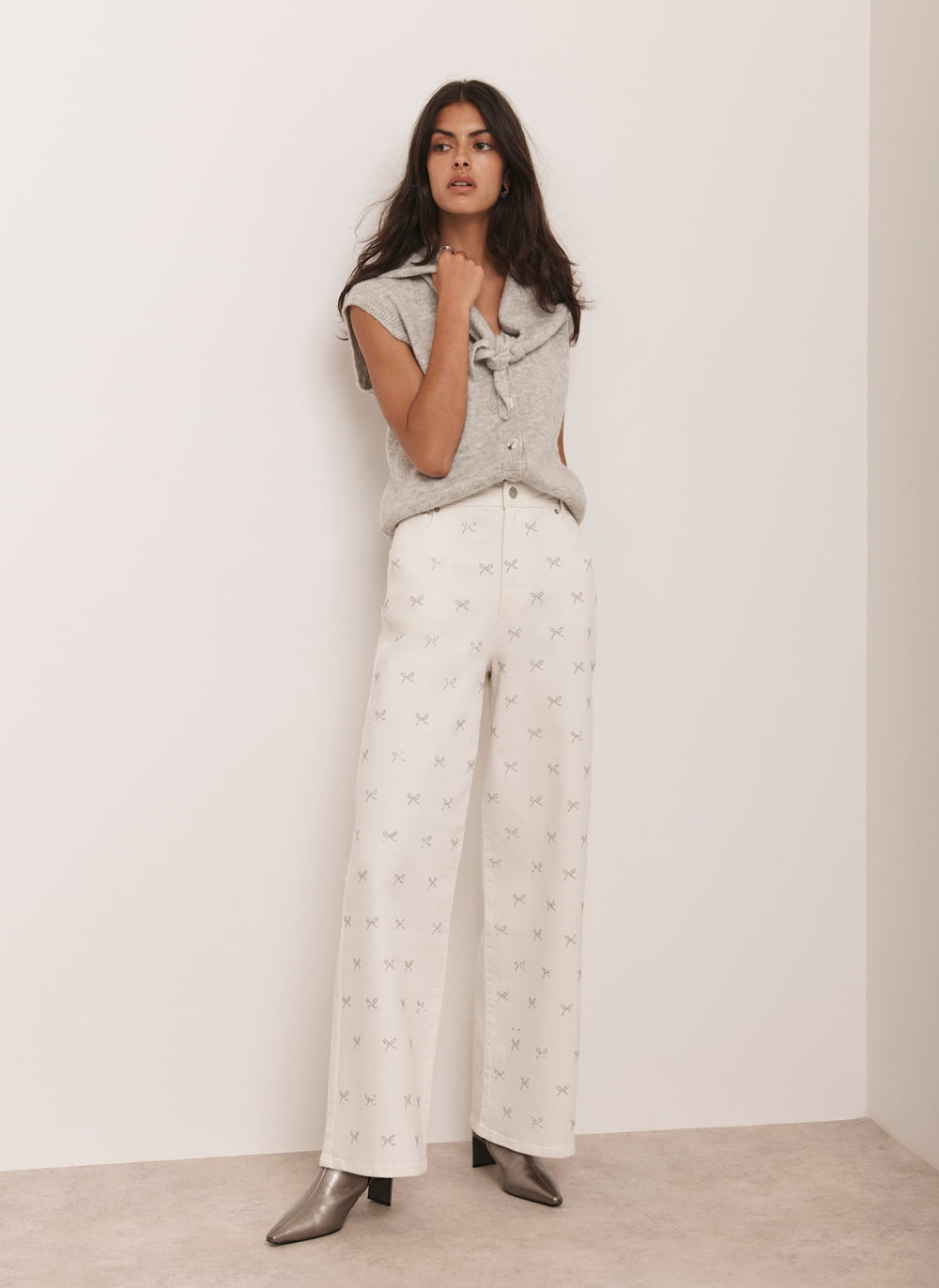 White Bow Embellished Wide Jeans