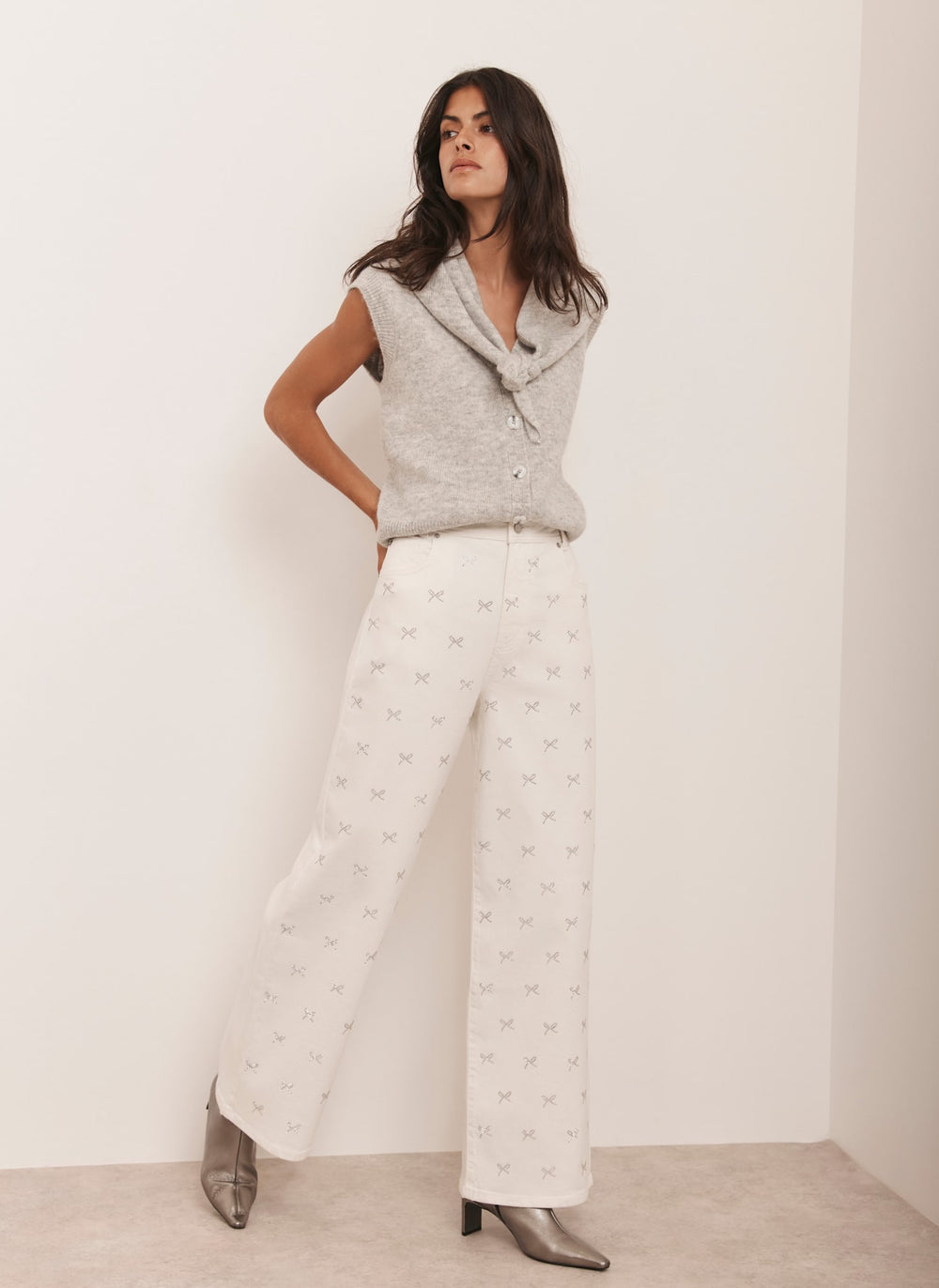 White Bow Embellished Wide Jeans