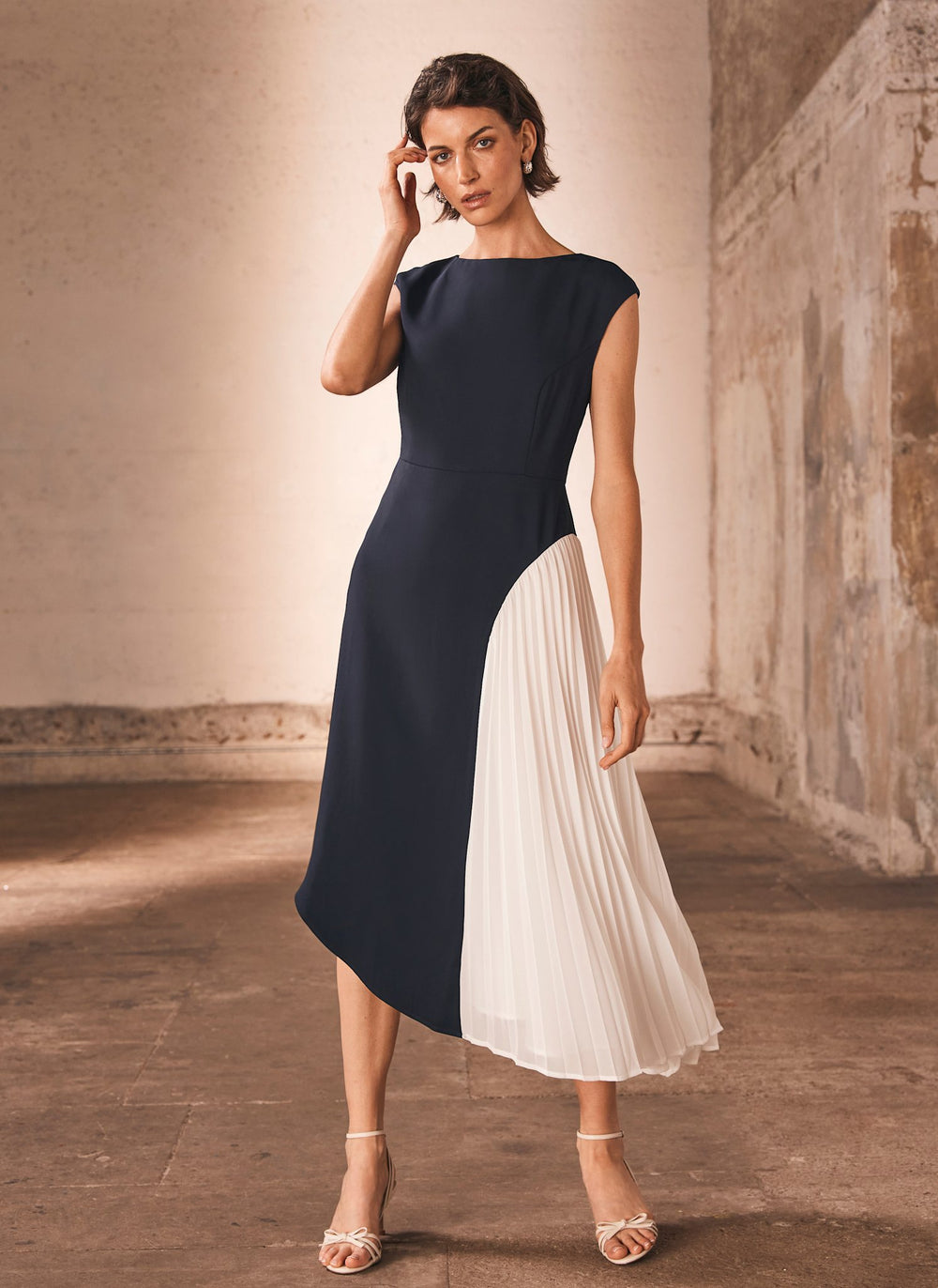 Navy Contrast Pleat Maxi Dress
