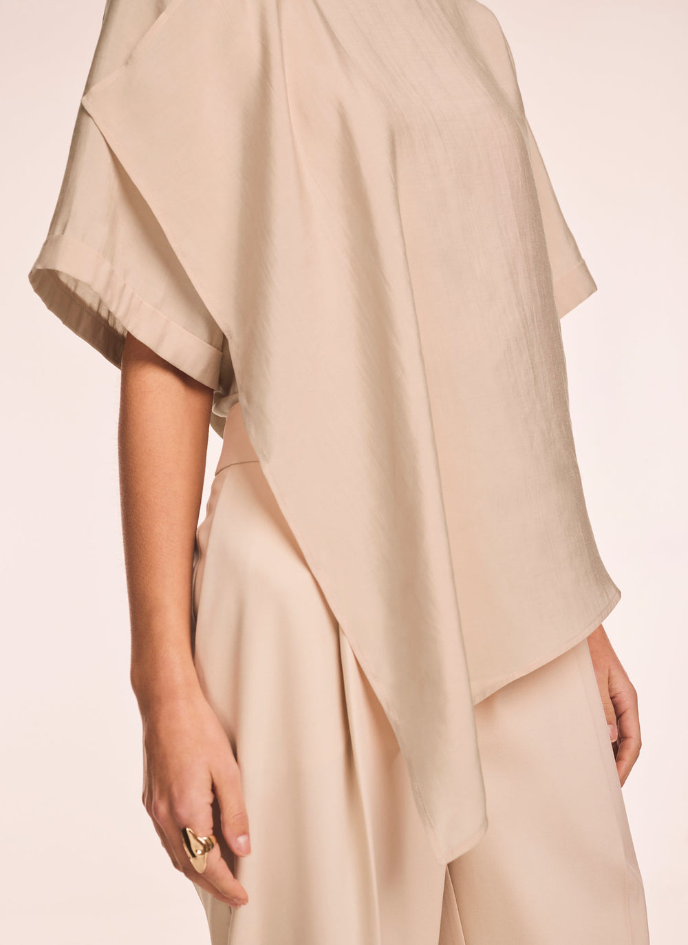 Neutral Asymmetric Detail Top