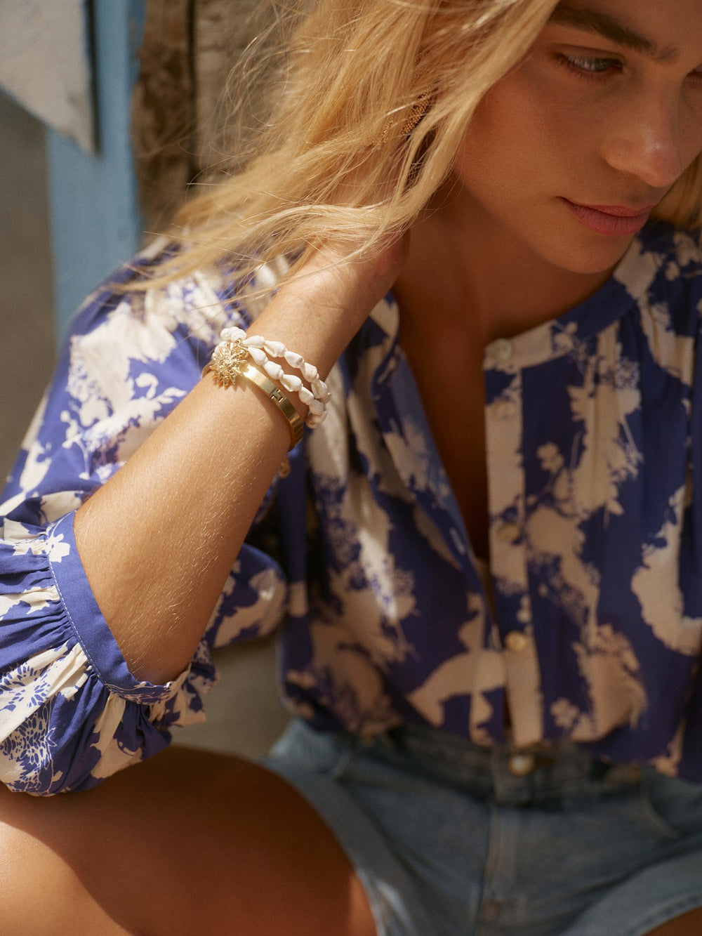 Gold Tone Shell Double Layered Charm Bracelet