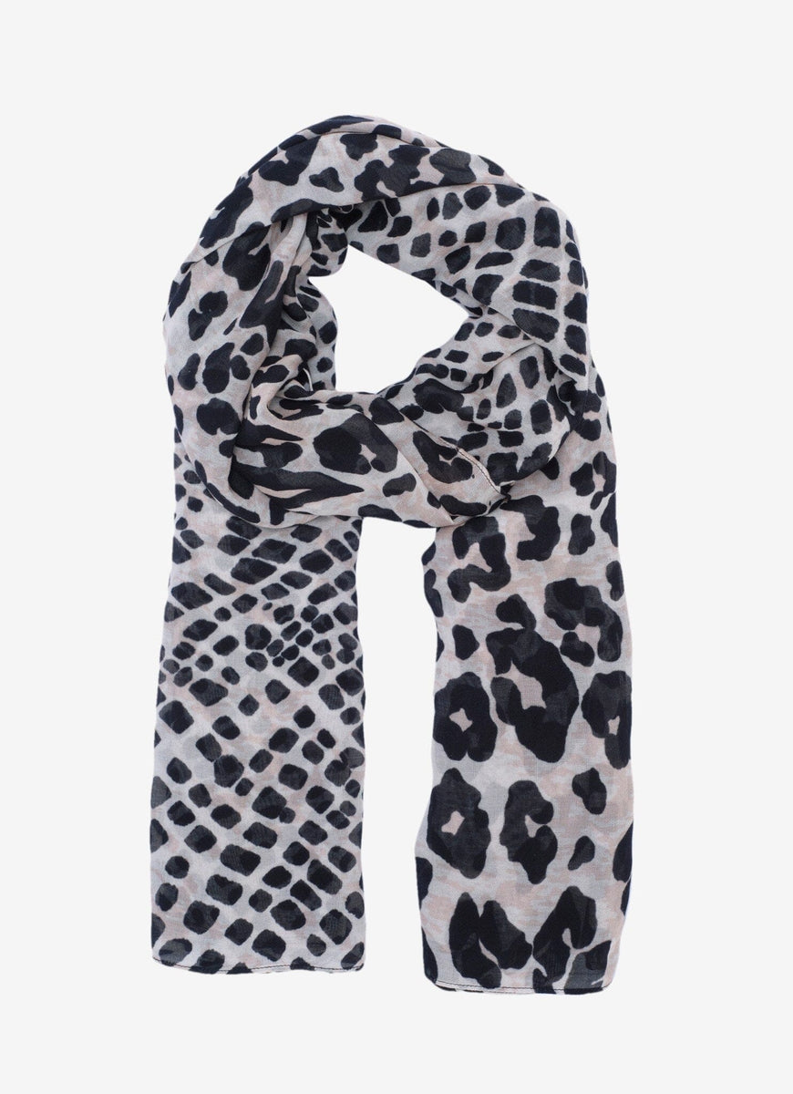 http://mintvelvet.com/cdn/shop/products/adaline-print-scarf-scarves-mint-velvet-790549_1200x1200.jpg?v=1687776353