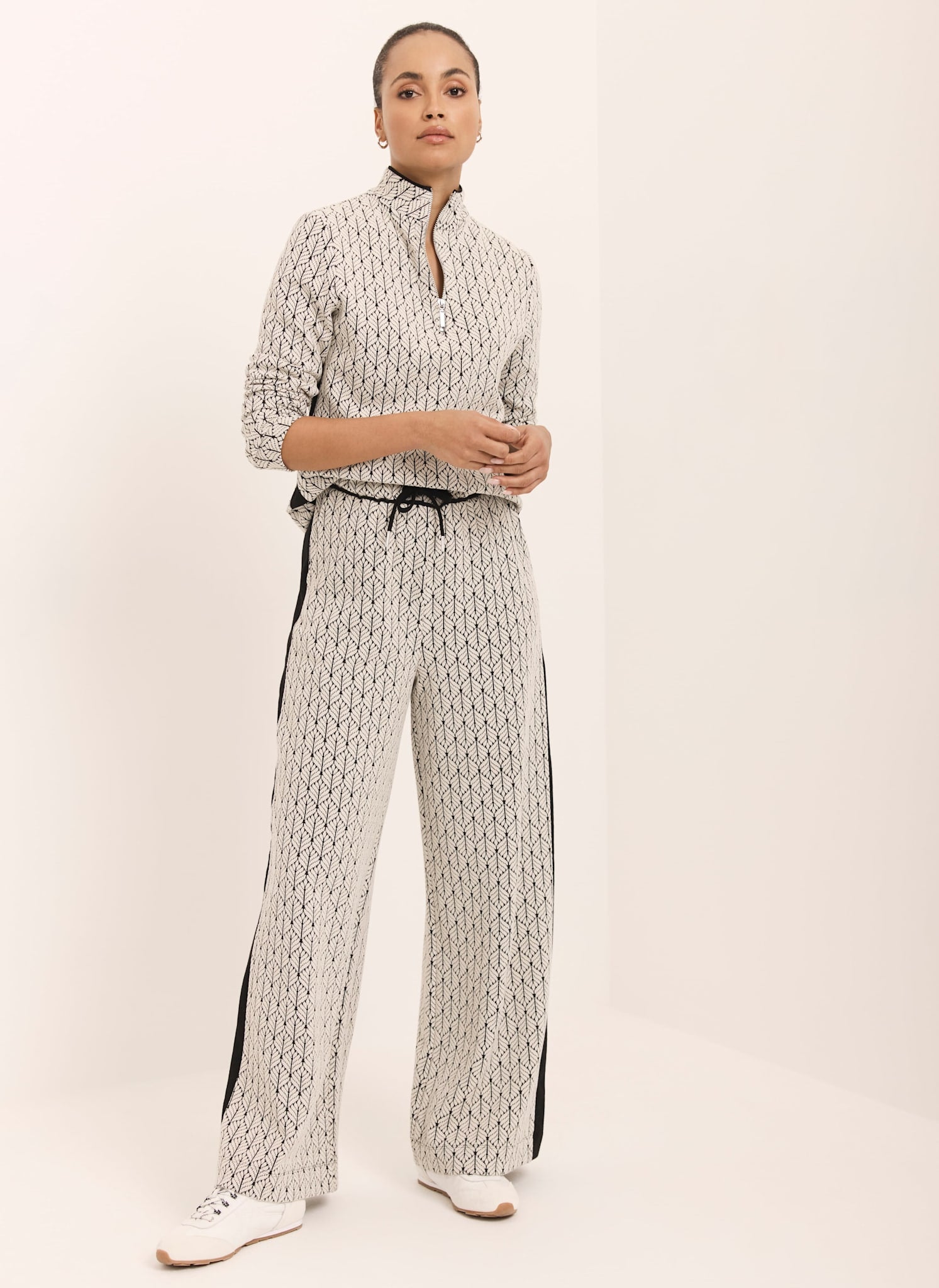 green olive trousers, poplin cotton Wide-leg mmm21　38 | Mara Max Weekend ジャケット・アウター