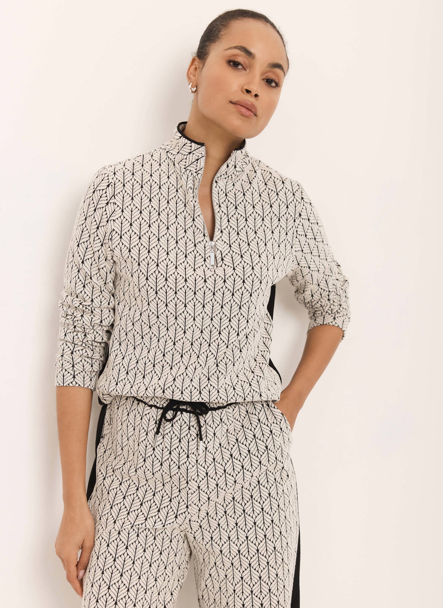 Black Jacquard Zip Top – Mint Velvet