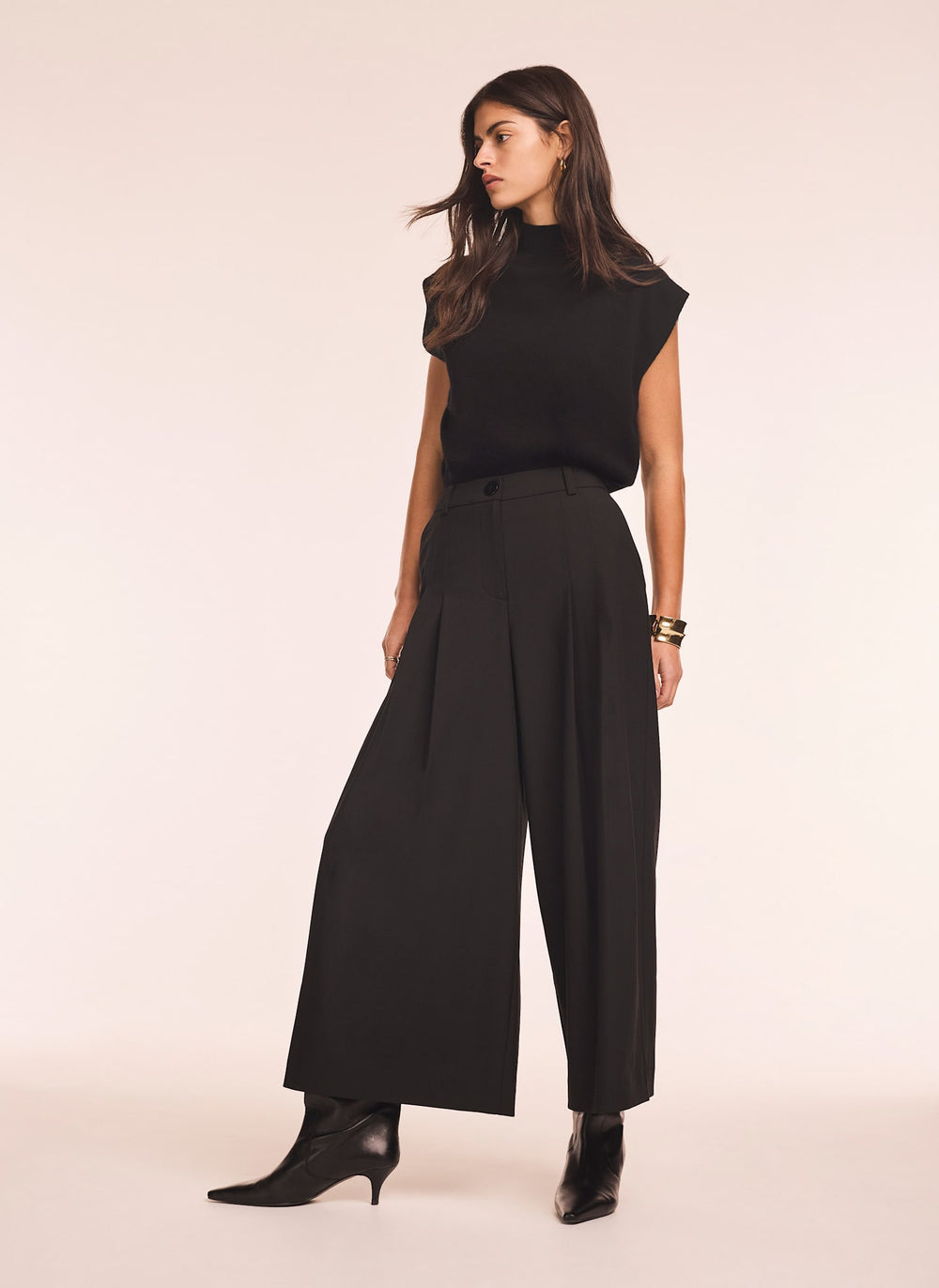 Black Pleat Detail Crop Wide Trousers