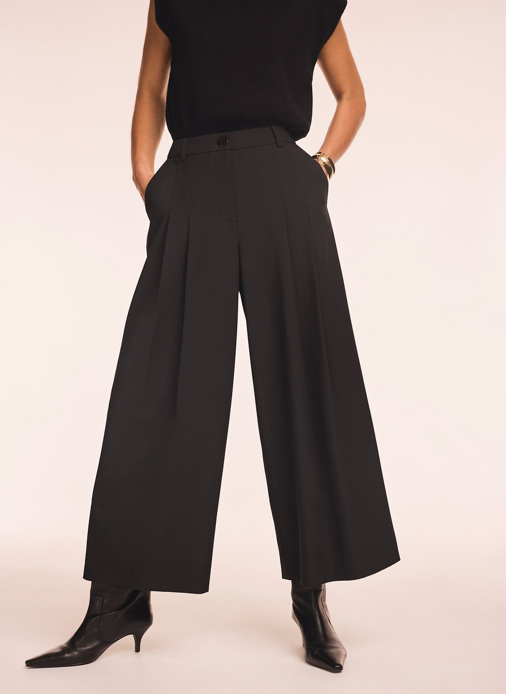 Black Pleat Detail Crop Wide Trousers