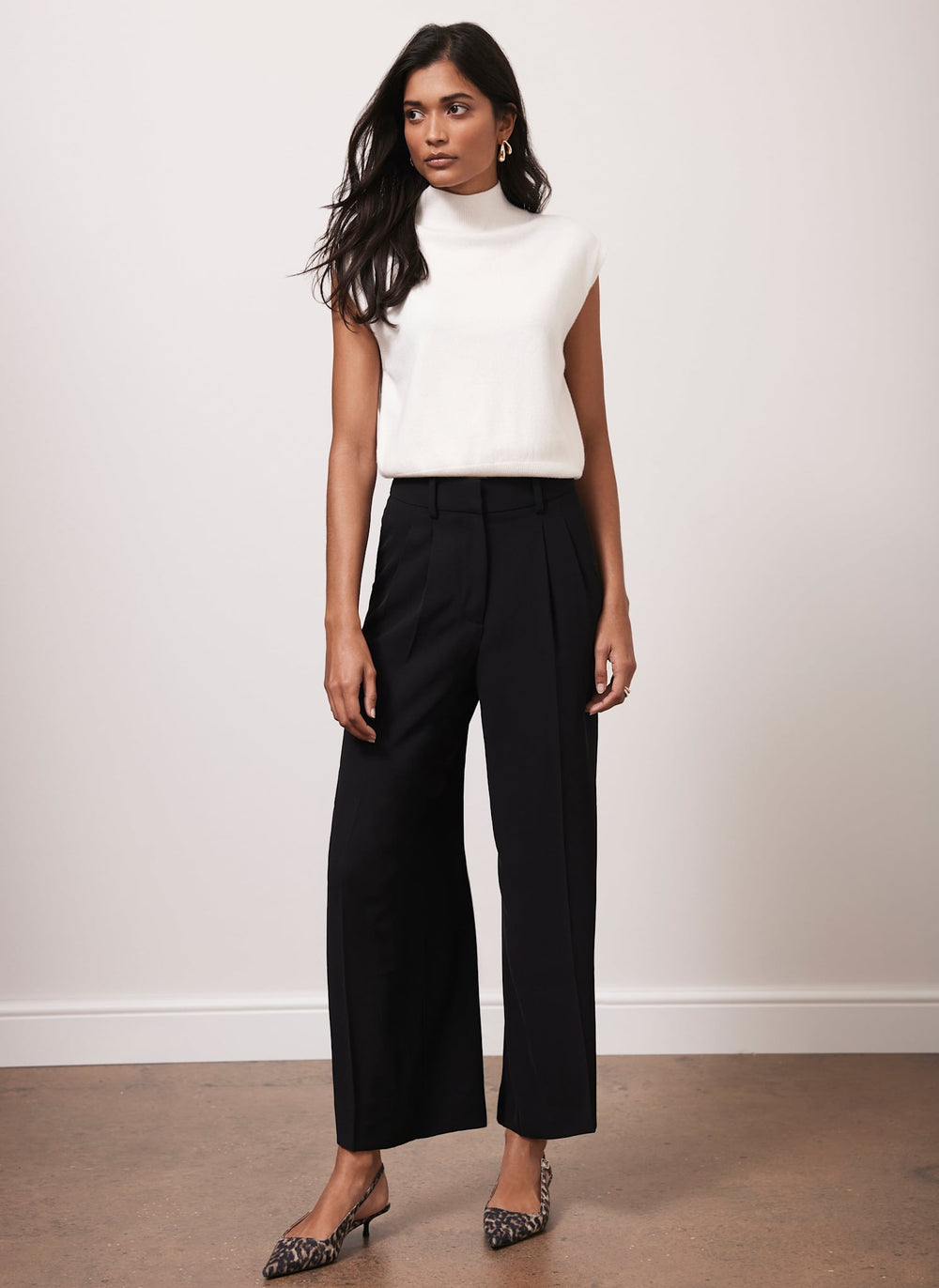 Black Pleated Cropped Trousers