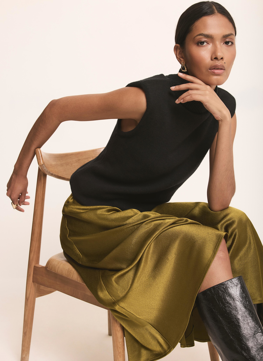 Black Shoulder Pad Sleeveless Knit Top