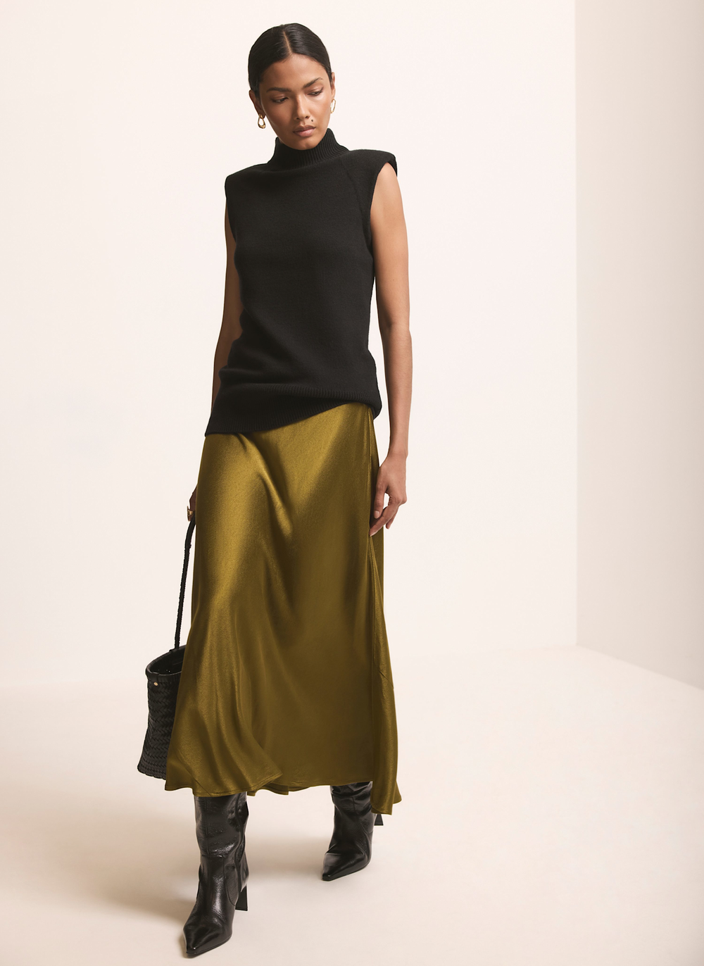 Black Shoulder Pad Sleeveless Knit Top