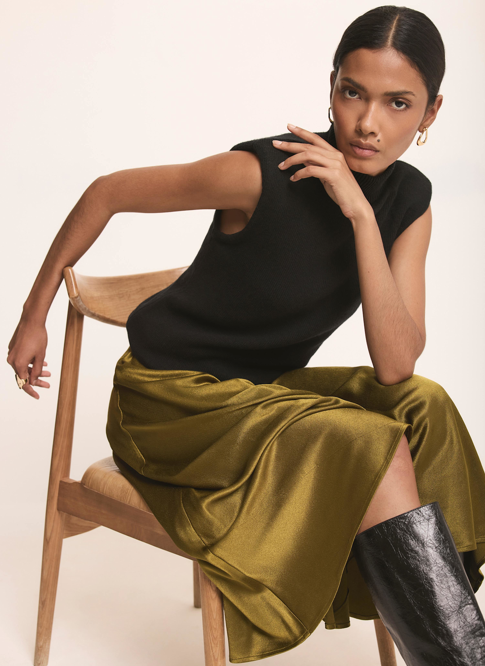 Black Shoulder Pad Sleeveless Knit Top