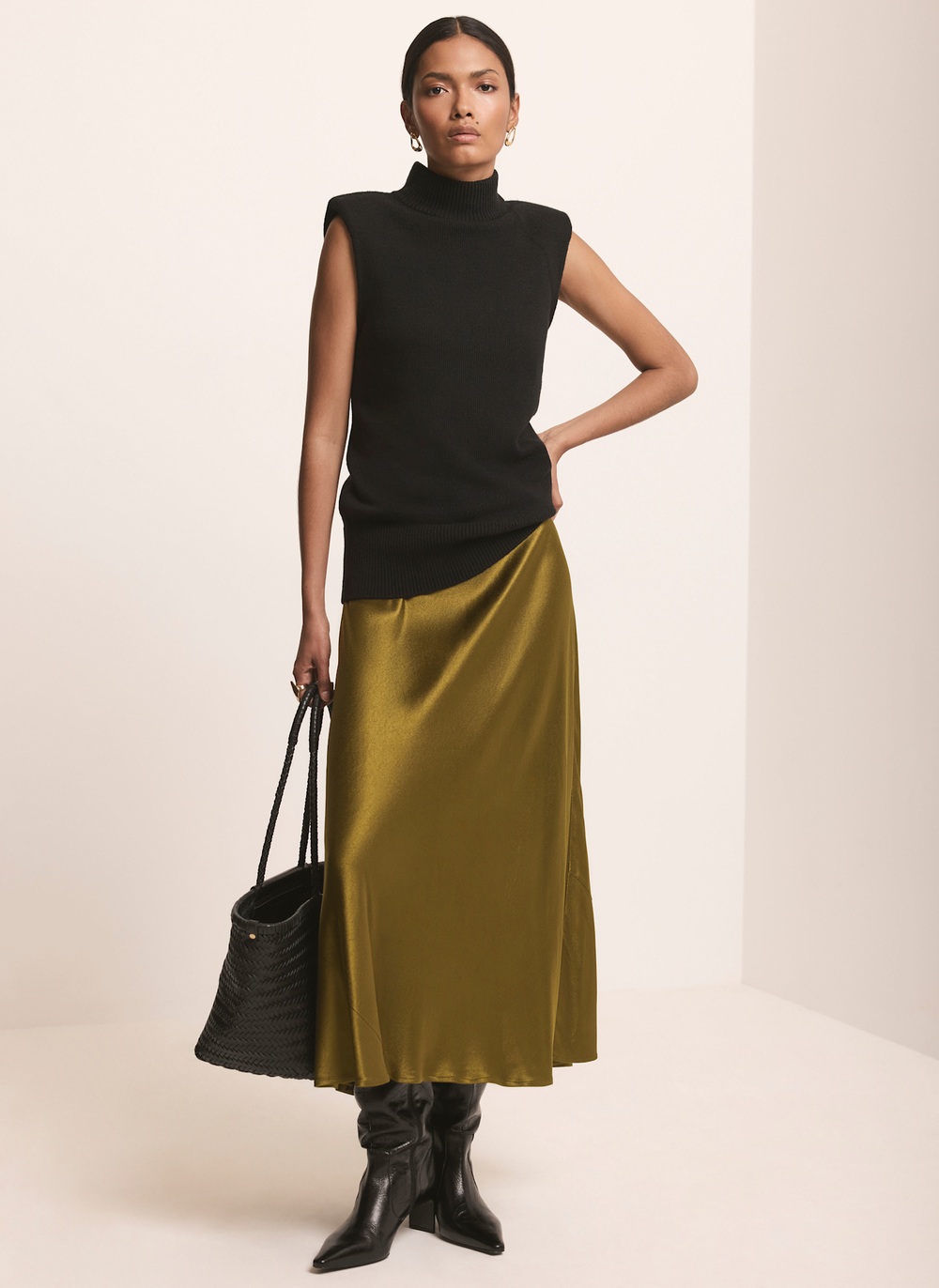 Black Shoulder Pad Sleeveless Knit Top