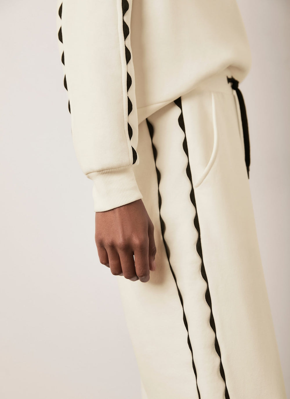 Cream Contrast Scallop Trim Relaxed Joggers