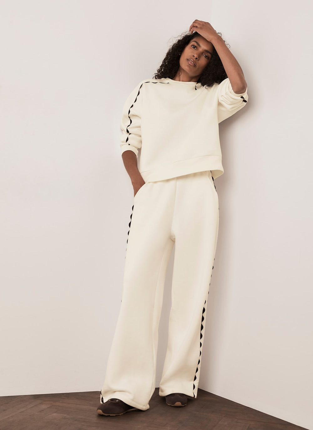 Cream Contrast Scallop Trim Relaxed Joggers
