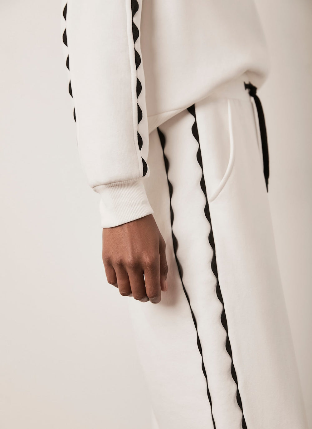 Cream Contrast Scallop Trim Relaxed Joggers