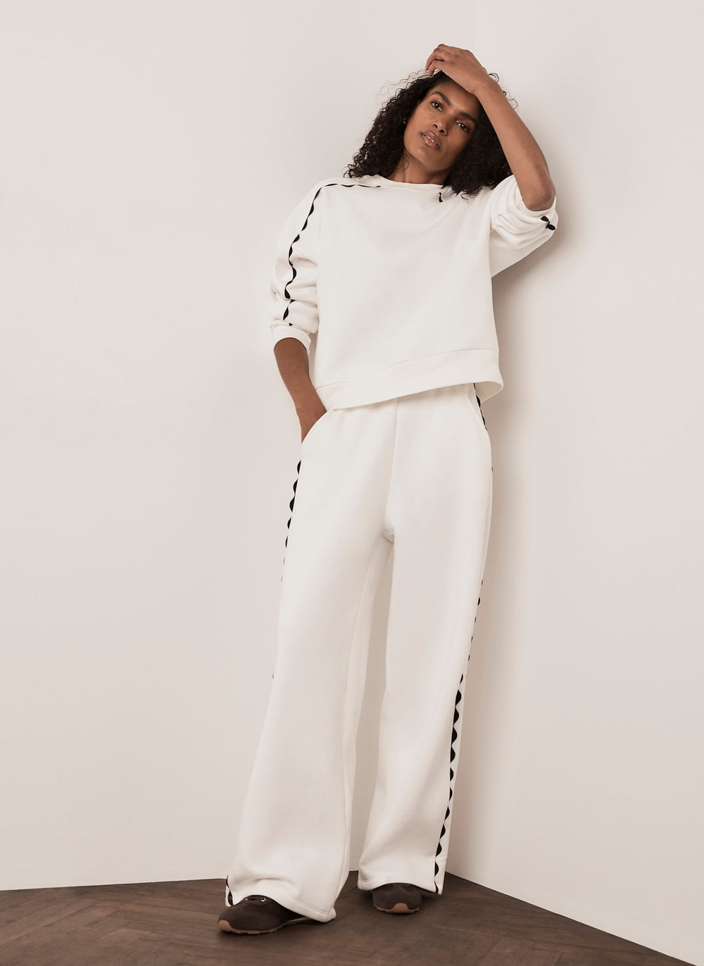Cream Contrast Scallop Trim Relaxed Joggers