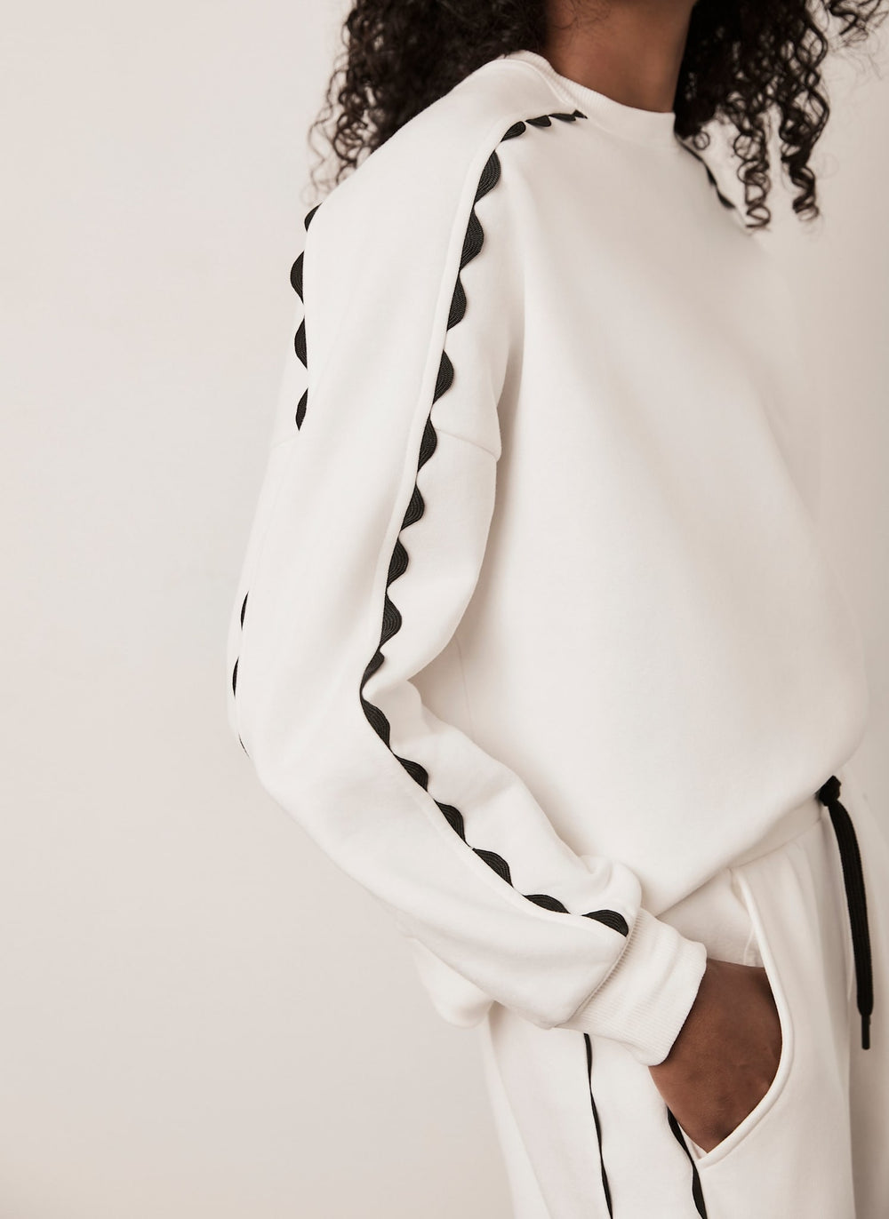 Cream Contrast Scallop Trim Sweatshirt