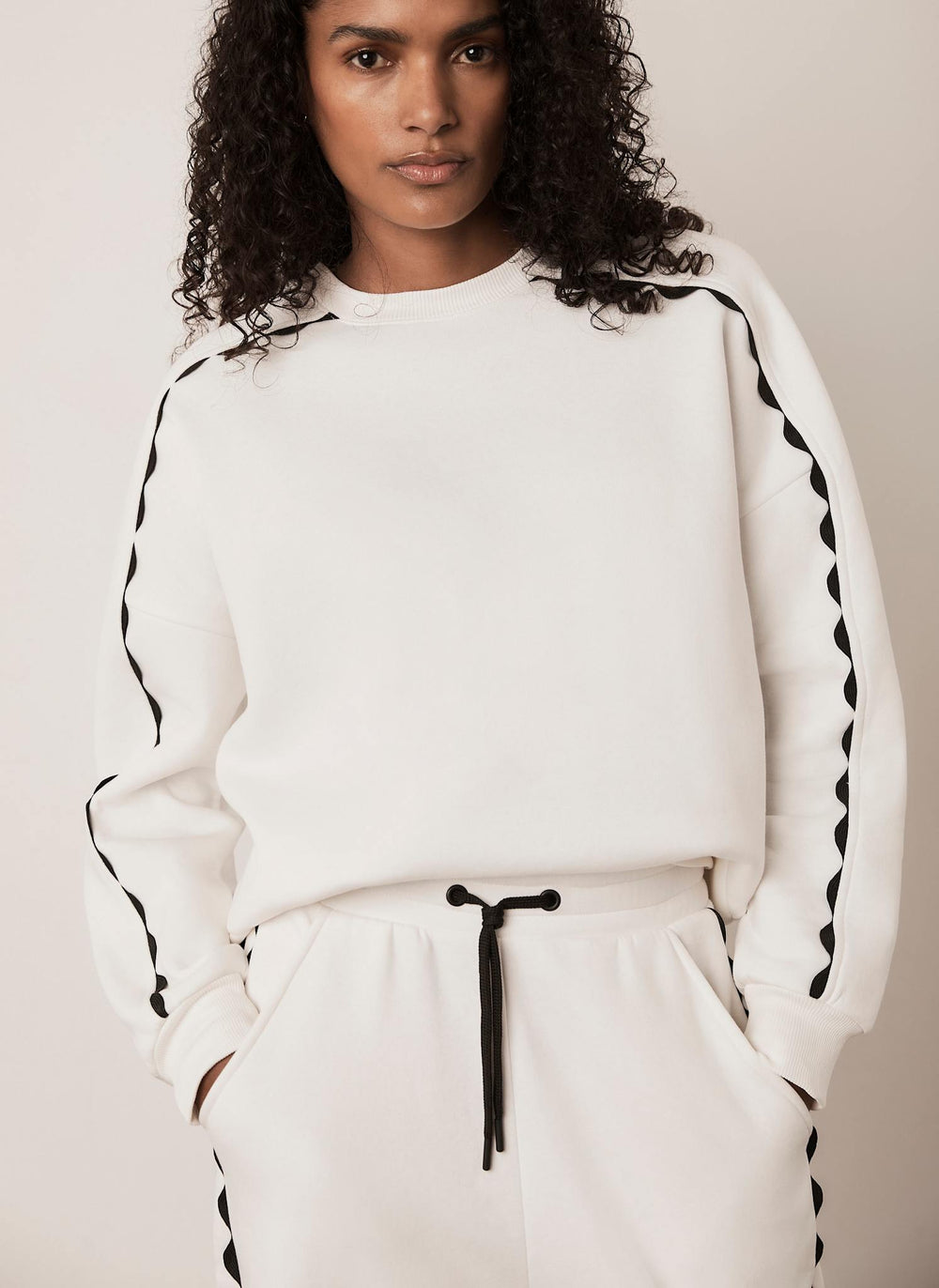 Cream Contrast Scallop Trim Sweatshirt
