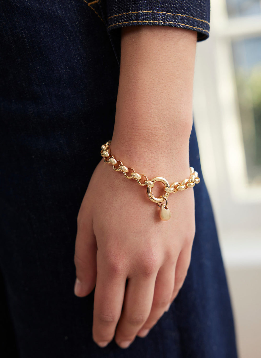 Gold Tone Twisted Link Bracelet