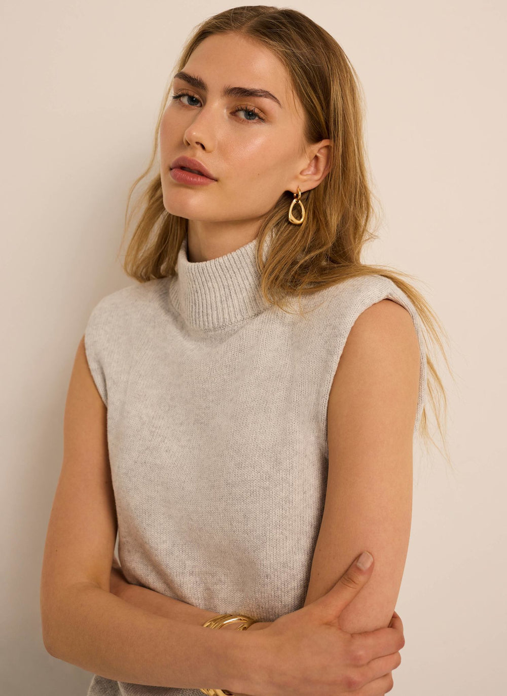 Grey Shoulder Pad Sleeveless Knit Top