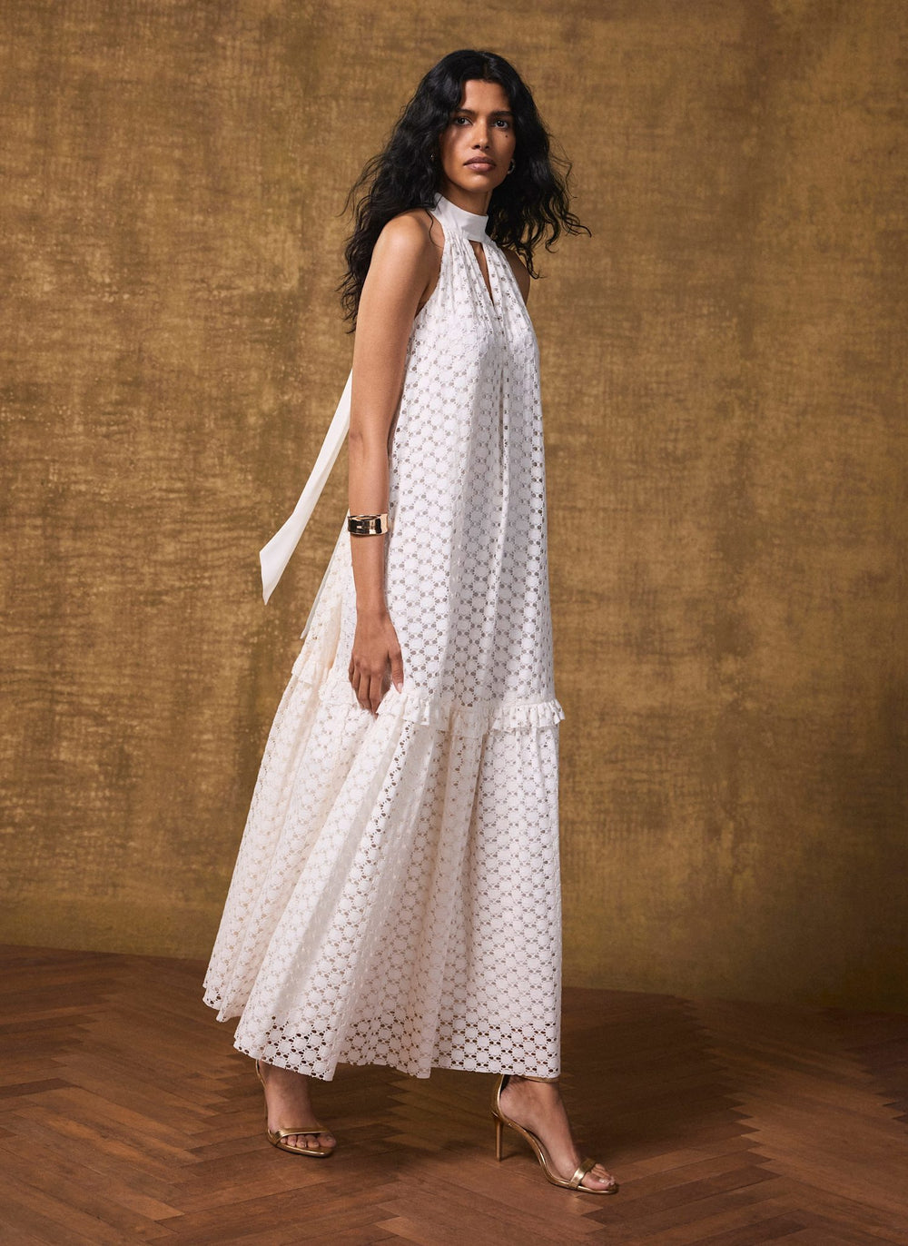 Mint Velvet White Cotton Blend Lace Maxi Dress | Size 6 | White | Sleeveless | Halter Neck Mint Velvet White Cotton Blend Lace Maxi Dress | Size 6 | White | Sleeveless | Halter Neck