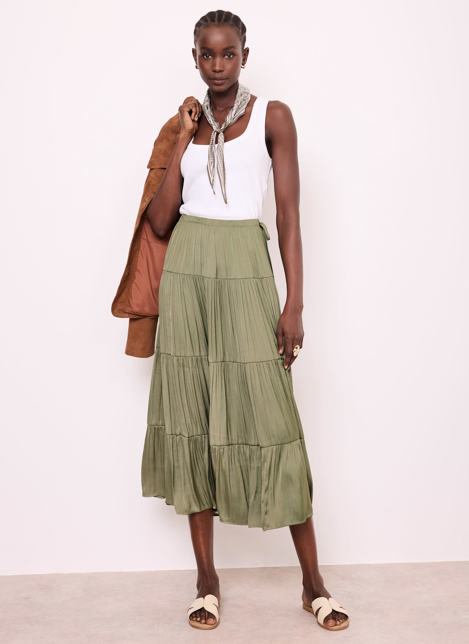 希少品☆未使用 レミレリーフMilitary Maxi Skirt 38 カーキ Khaki Satin Tiered Maxi Skirt – Mint Velvet