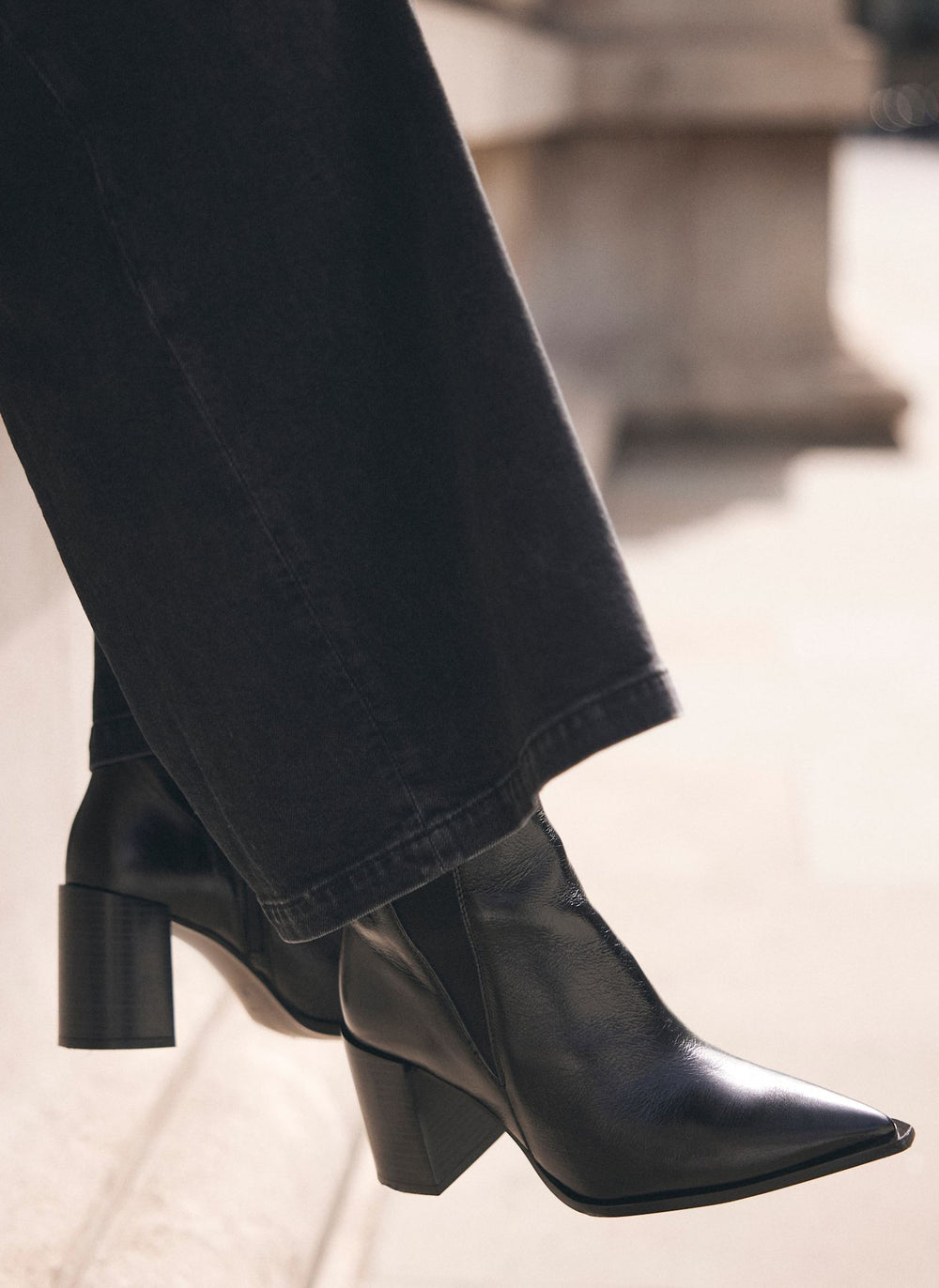 Noa Black Patent Block Heel Boots – Mint Velvet