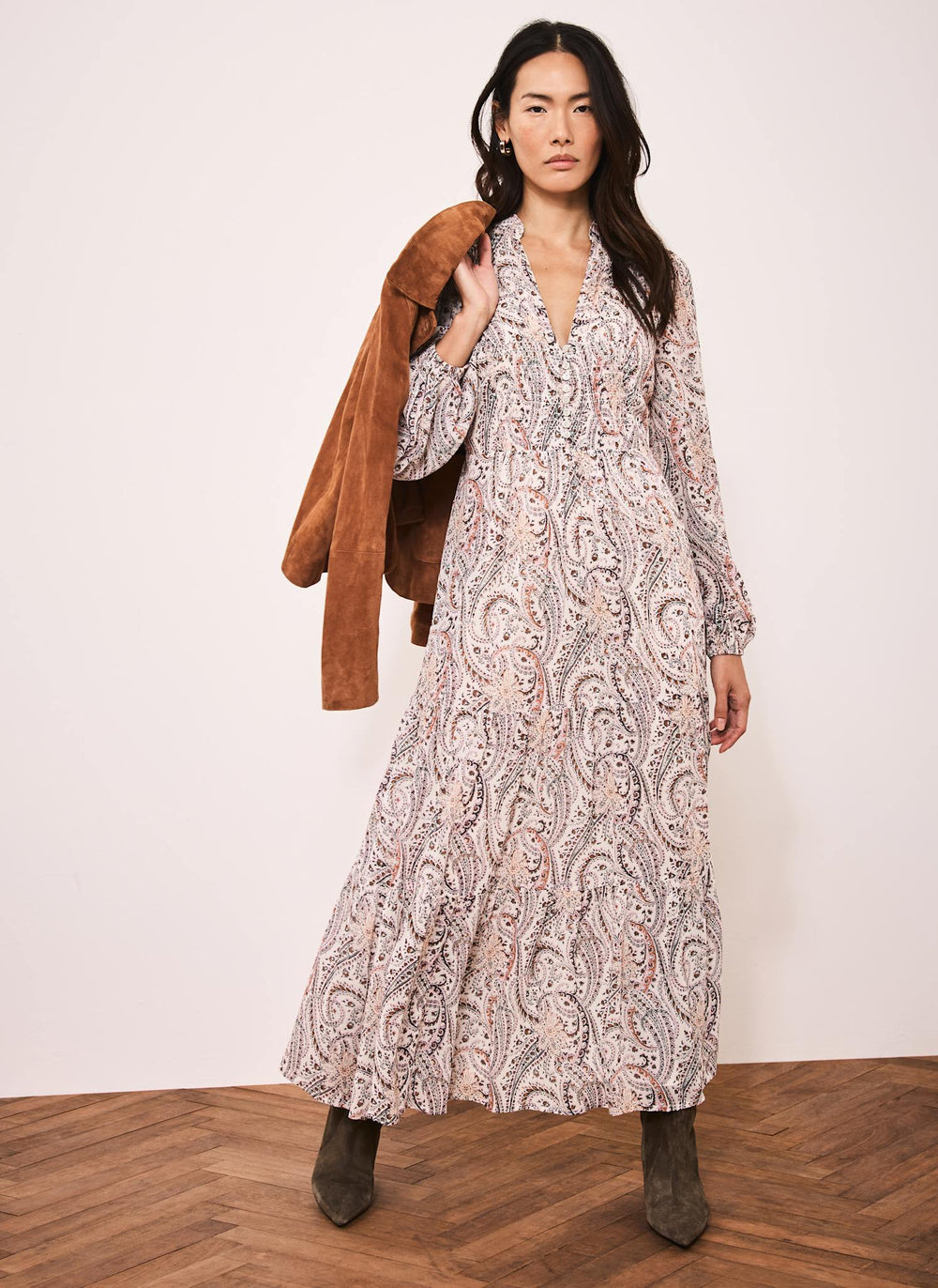 Mint Velvet Paisley Print Boho Maxi Dress | Size 04 | Blue | Long Sleeve | V Neck Mint Velvet Paisley Print Boho Maxi Dress | Size 04 | Blue | Long Sleeve | V Neck