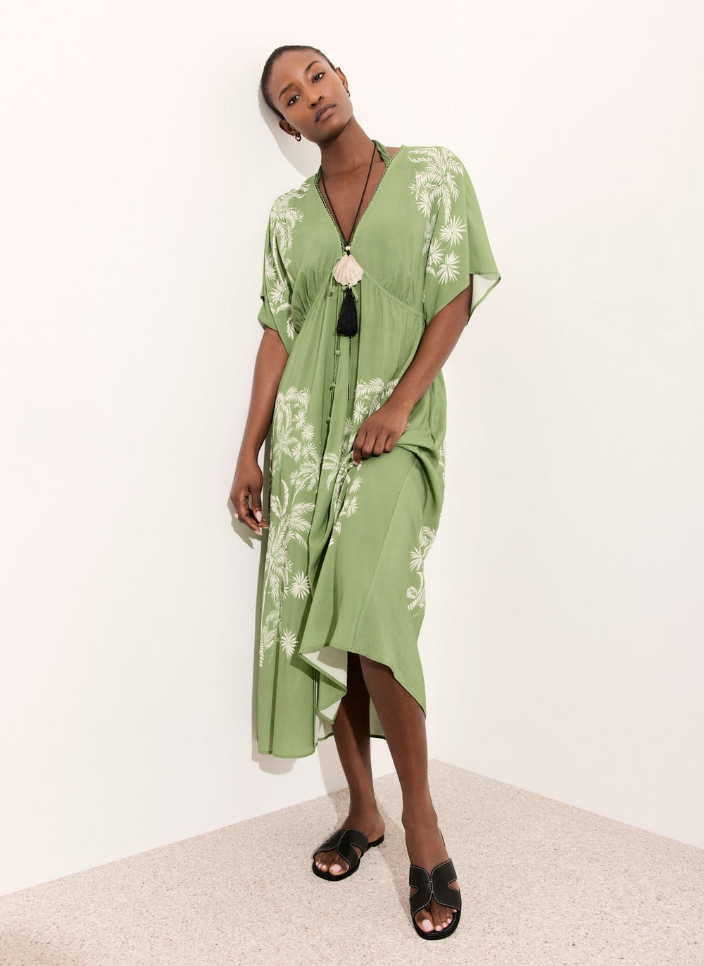 Mint Velvet Green Palm Print Maxi Beach Dress | Size XL | Green | Short Sleeve | V Neck Mint Velvet Green Palm Print Maxi Beach Dress | Size XL | Green | Short Sleeve | V Neck