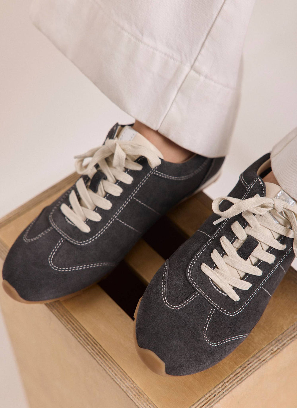 Vick Dark Grey Suede Trainers